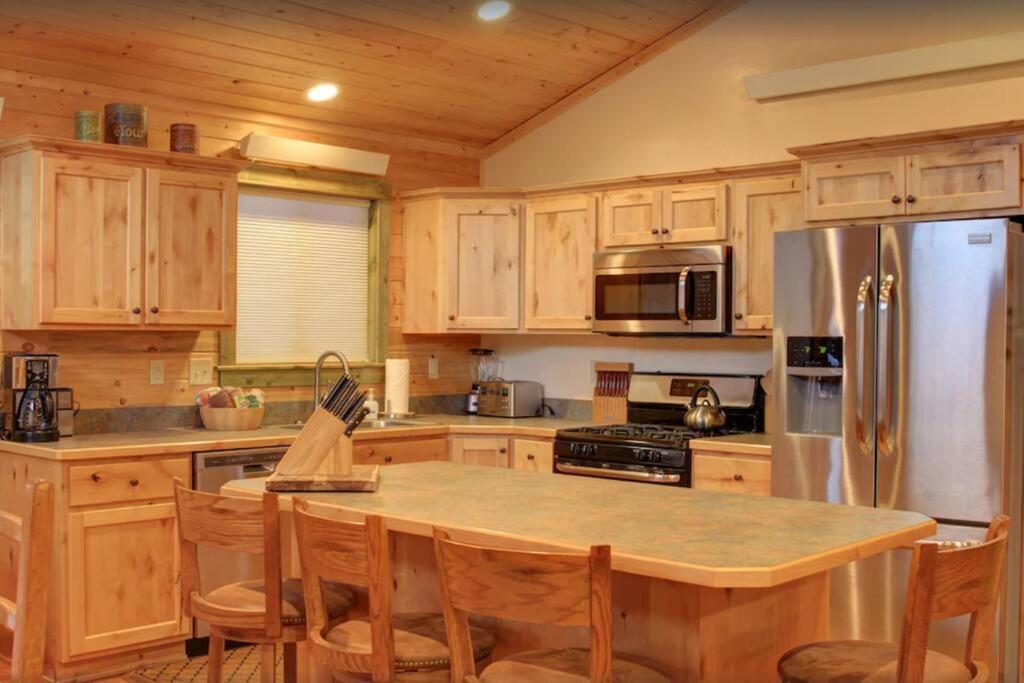 Fox Den Lodge West Yellowstone Dış mekan fotoğraf