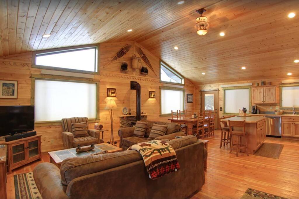 Fox Den Lodge West Yellowstone Dış mekan fotoğraf