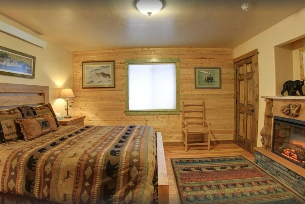 Fox Den Lodge West Yellowstone Dış mekan fotoğraf
